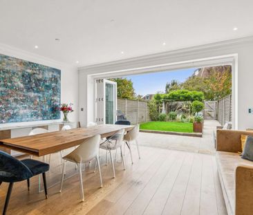 A spectacular five bedroom townhouse with garage in the heart of Ba... - Photo 5