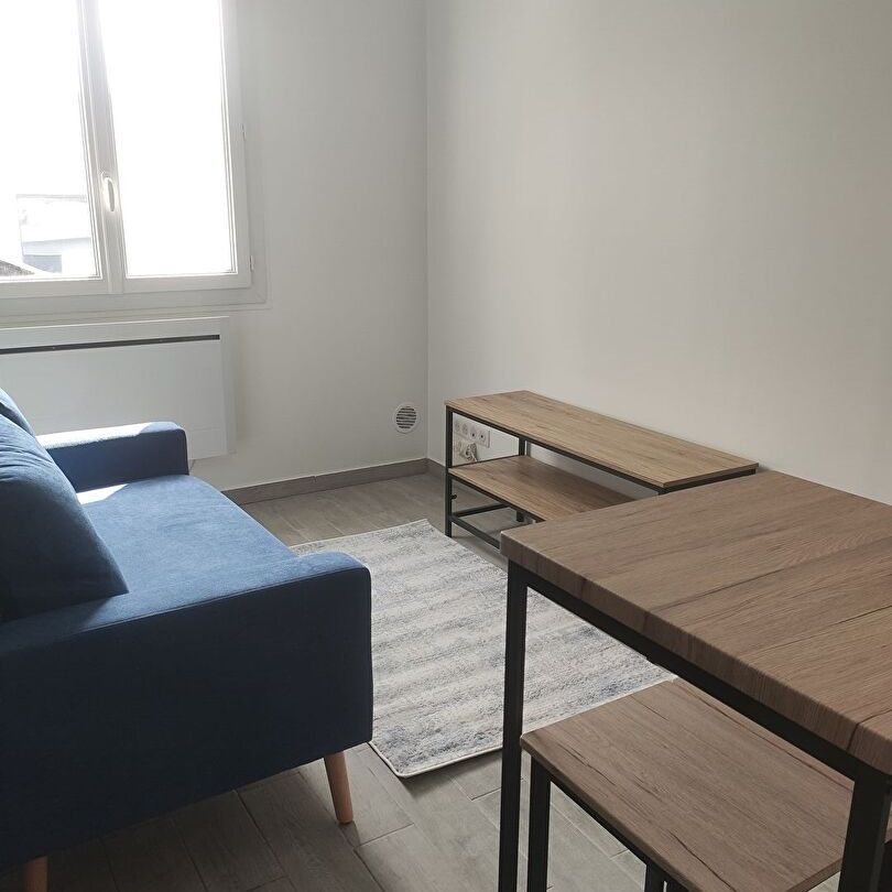 ST-MAUR DES FOSSES - petit duplex meublé - Photo 1