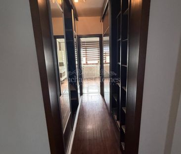 Large Expansive House with Five Bedrooms - AISB - Photo 6