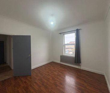 3 bedroom flat to rent - Photo 6