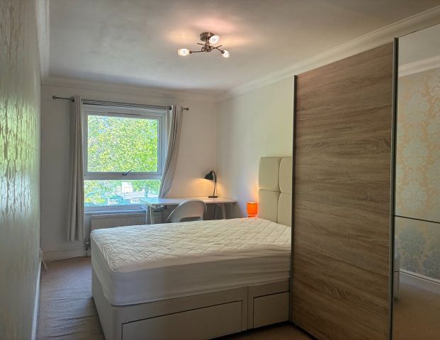 2 Bed Flat, Hobday St, E14 - Photo 1