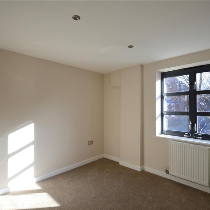 2 bedroom flat - Photo 1