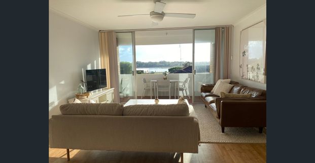 FULLY FURNISHED UNIT OVERLOOKING THE TWEED RIVER - Photo 1