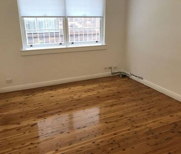 Charming Art Deco apartment - Photo 2