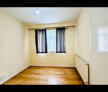 4 Bed Semi-Detached House, Layfield Crescent, NW4 - Photo 2