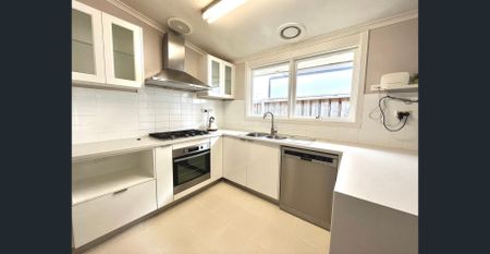 Single Level Easy Living - Photo 4