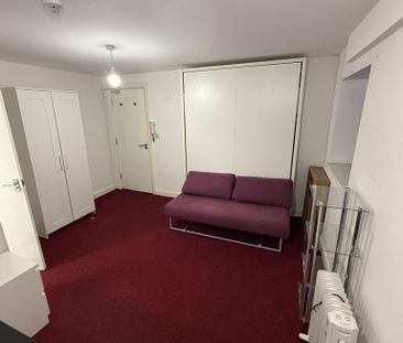 Studio to rent - Photo 1