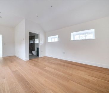 Newly converted barn in a small courtyard, surrounded by open farml... - Photo 1