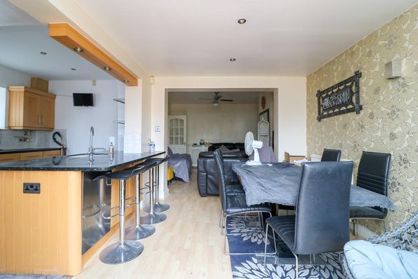 4 bedroom semi-detached house to rent - Photo 1