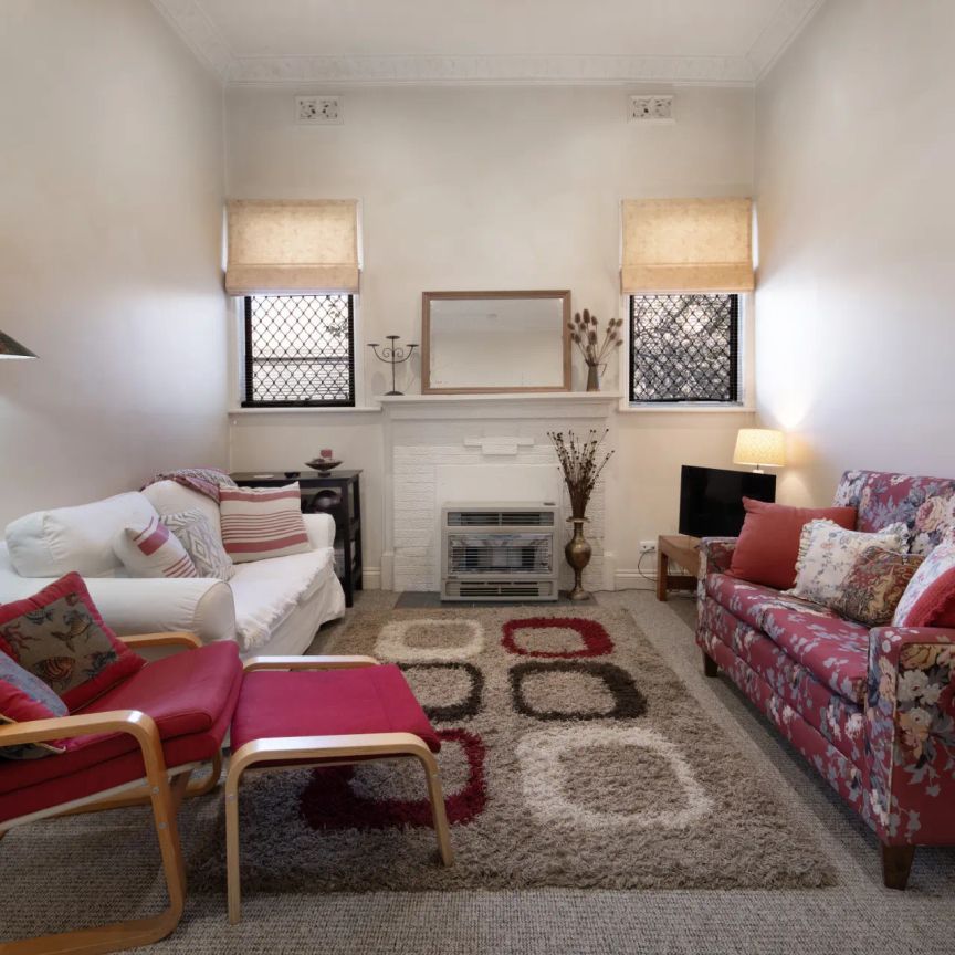 Eaglehawk Cottage filled with character - Photo 1