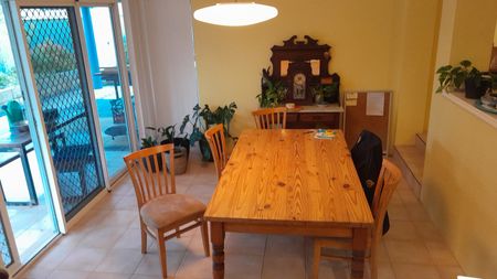 Rockingham - Photo 2