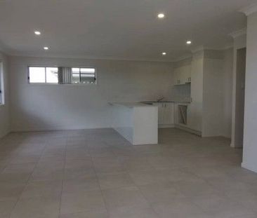 Very new house for long term lease - Photo 1