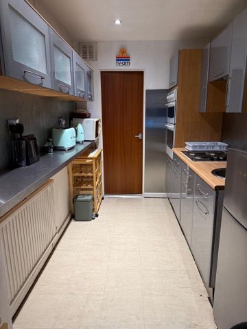 2 Bed Flat, Porchfield Square, M3 - Photo 5