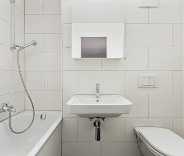 quartier résidentiel ensoleillé dans un environnement adapté aux en... - Photo 4