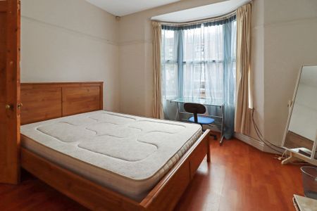 4 Bed Student Accommodation - Photo 3