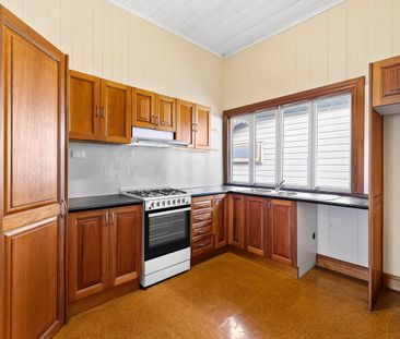 harming Four-Bedroom Home in Ashgrove - Photo 2