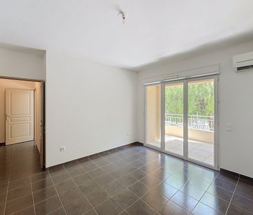 Location Appartement 2 pièces 48m² PUGET SUR ARGENS 83480 - Photo 2