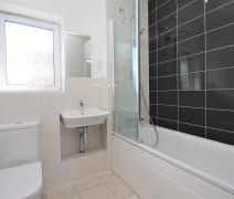 3 bedroom end of terrace house to rent - Photo 4