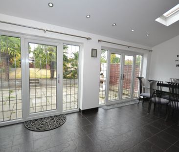 Salisbury Avenue, Styvechale, Coventry, West Midlands, CV3 5DB - Photo 4