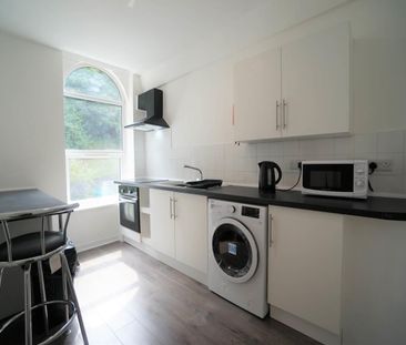 Apartment 2 55 High Street - Photo 3