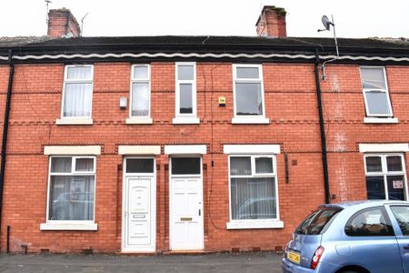 1 bedroom in a house share to rent - Photo 2