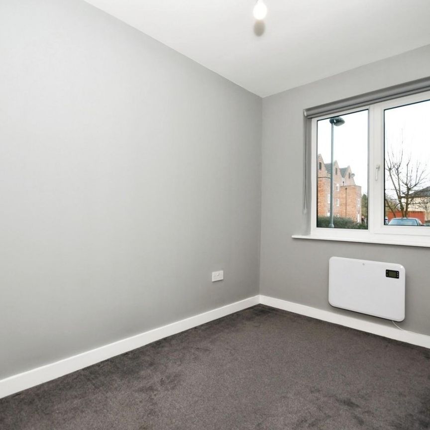 2 bedroom Flat To Let - Photo 1