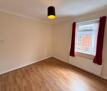 3 bedroom end of terrace house to rent - Photo 5