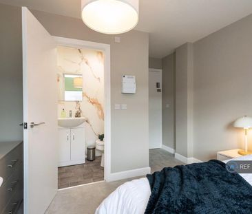 1 bedroom in a house share to rent - Photo 4