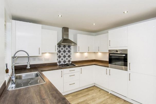 3 bedroom semi-detached house to rent - Photo 1