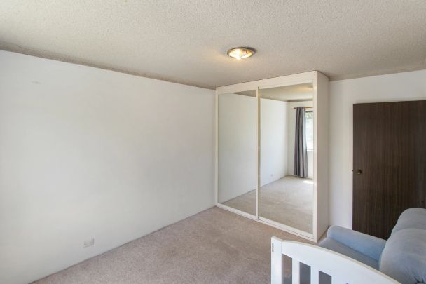 SUNNY TWO BEDROOM HOME IN CONVENIENT LOCATION - Photo 1