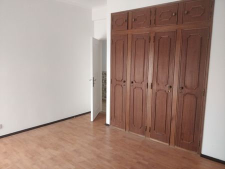 Apartamento T3+1 em moradia isolada na Charneca da Caparica - Photo 2