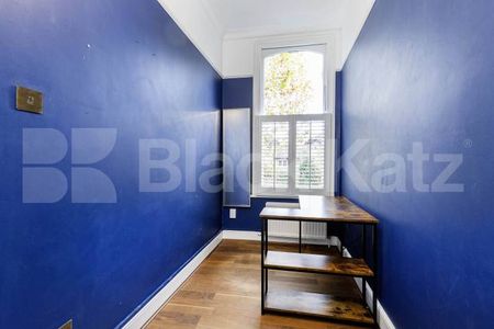 A beautiful 2 bedroom property set within a stunning period conversion - Photo 4