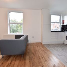 2 bedroom Flat in Kelso Road, Leeds - Photo 1