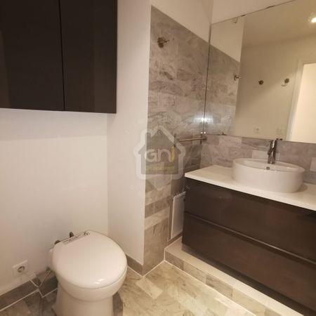 APPARTEMENT FAMILIAL - Rénové - avec 2 terrasses et parking, - Photo 3