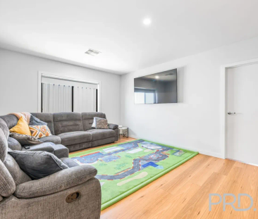 LOW MAINTENANCE 3 BEDROOM TOWNHOUSE - Photo 5