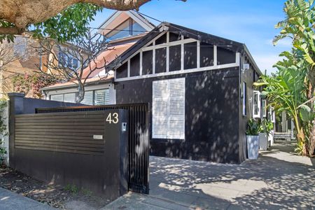 Architect-Designed Family Oasis in Prestigious Rose Bay Locale - Photo 4