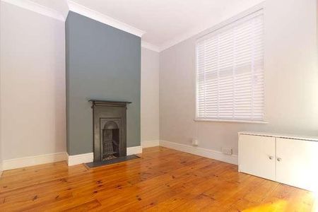 Just Refurbished! A Spacious Victorian Terraced Home With Large Double Bedrooms In New Bradwell, MK13 - Photo 3