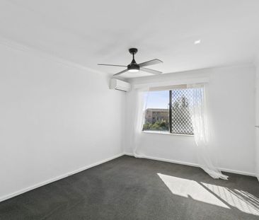 Beachside Living with Ocean Glimpses - Photo 4