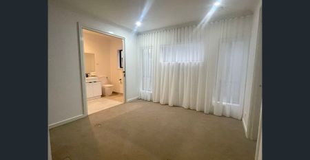 4 Bedroom House in point Cook(Alamanda School Zone) - Photo 2