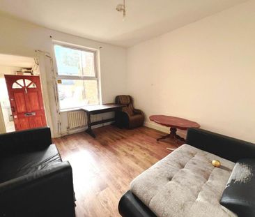 2 bedroom maisonette to rent - Photo 2