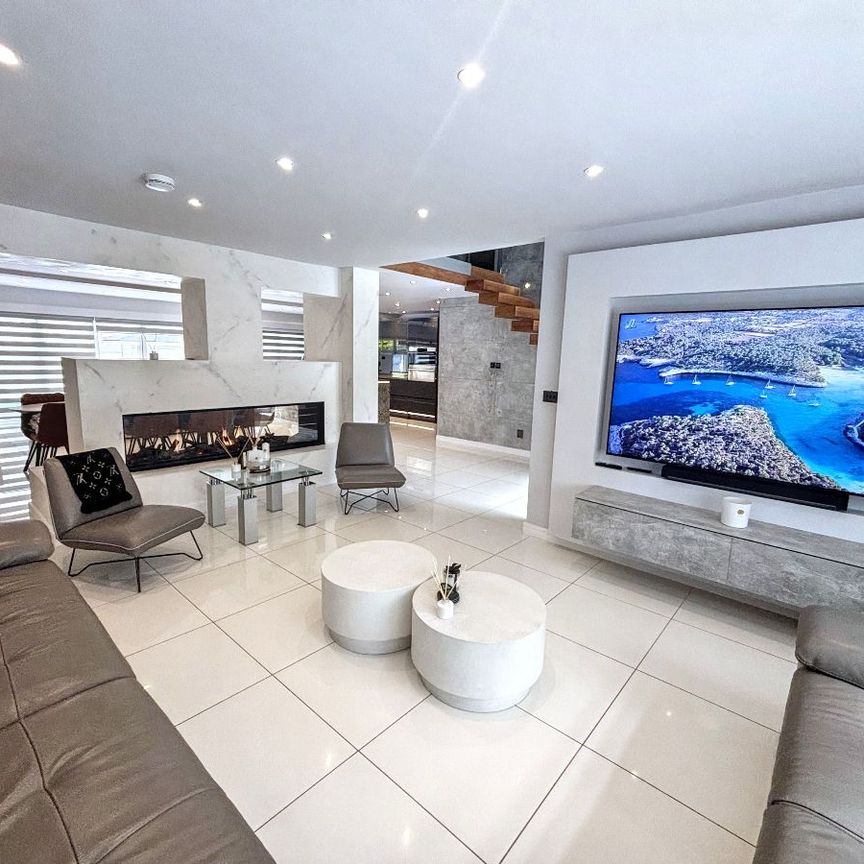 Davyhulme Road, Urmston, Manchester - Photo 1