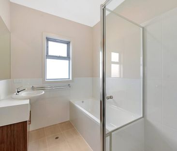 Townhouse in well sought area - Photo 6