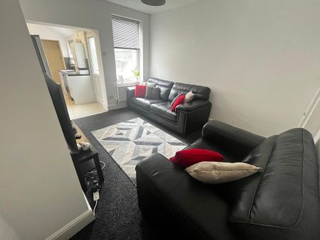 4 bedroom house to rent - Photo 2