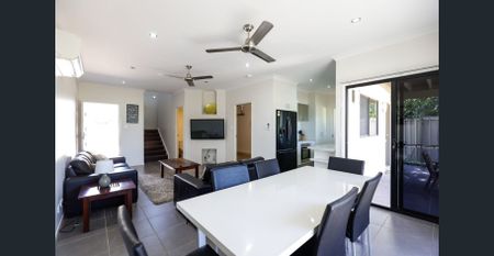 FURNISHED & MODERN 3 BED, 2 BATH UNIT - LOCATED ON THE GOLF COURSE! - Photo 3