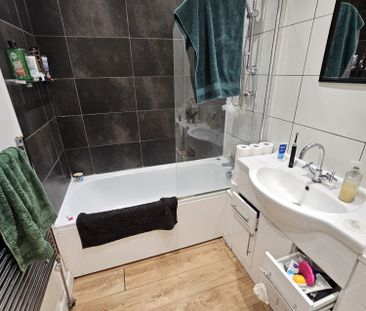 1 Bed - flat 7, 35 Richmond Road, Headingley, Leeds - LS6 1BX - Stu... - Photo 3