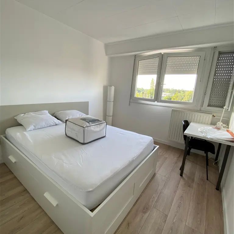 Location appartement 1 pièce - 10m² à Blanquefort (33290) - Photo 1