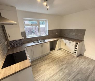 3 bedroom semi-detached house to rent - Photo 4