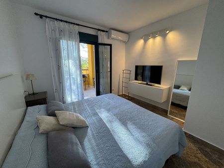 Middle Floor Apartment · San Pedro de Alcántara - Photo 4