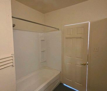 🏠 GRAND 4½ RÉNOVÉ — 2 CHAMBRES FERMÉES — SEPTEMBRE OFFERT - Photo 3