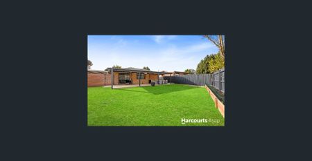 Space for the Whole Family — In a Prime Pakenham Pocket - Photo 3